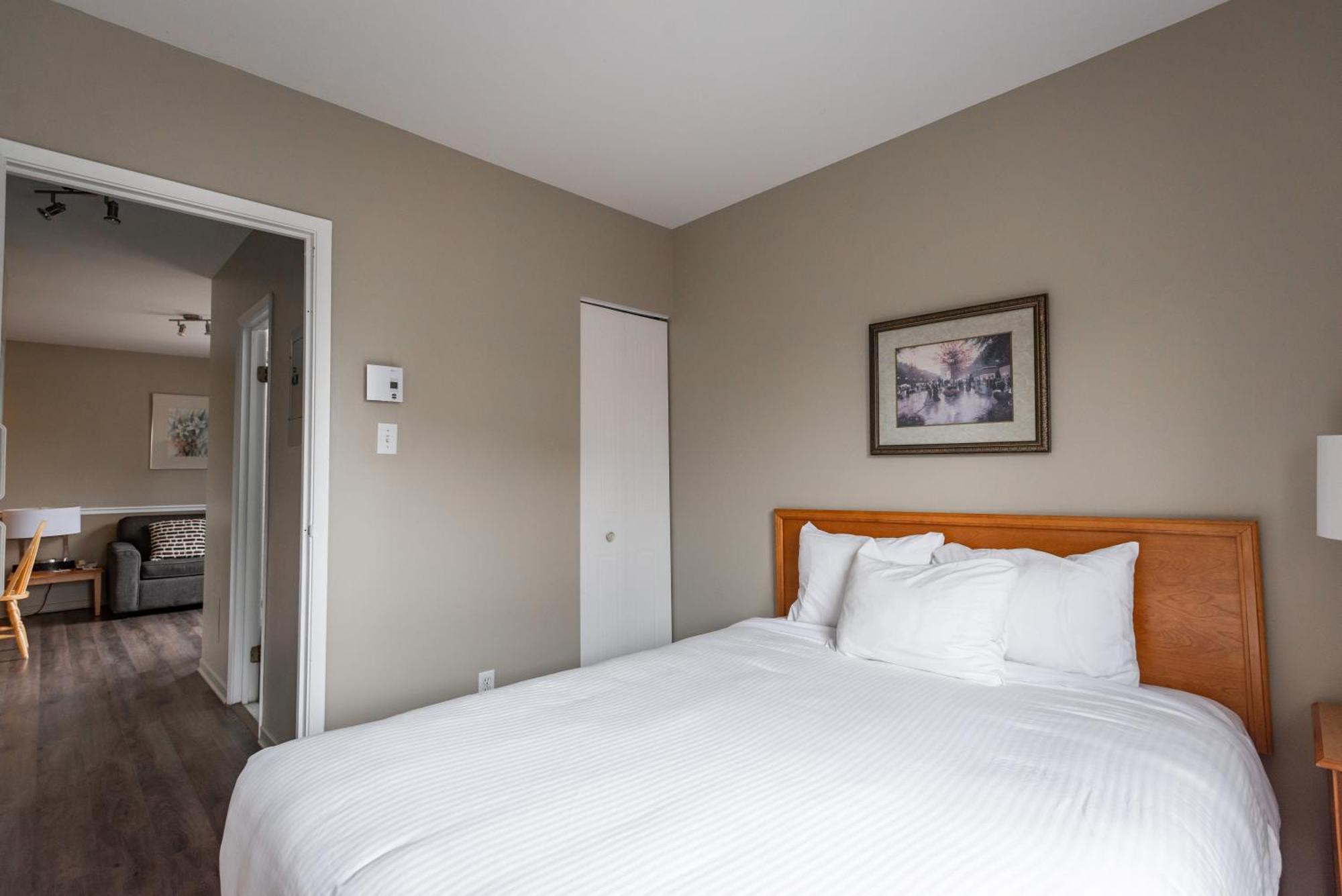 Hotel Le Roberval Montreal Exterior photo