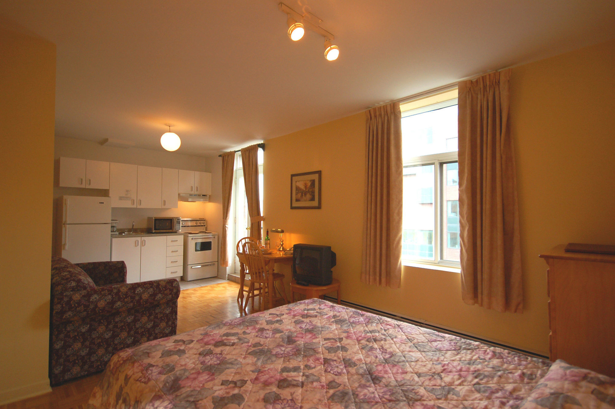 Hotel Le Roberval Montreal Room photo